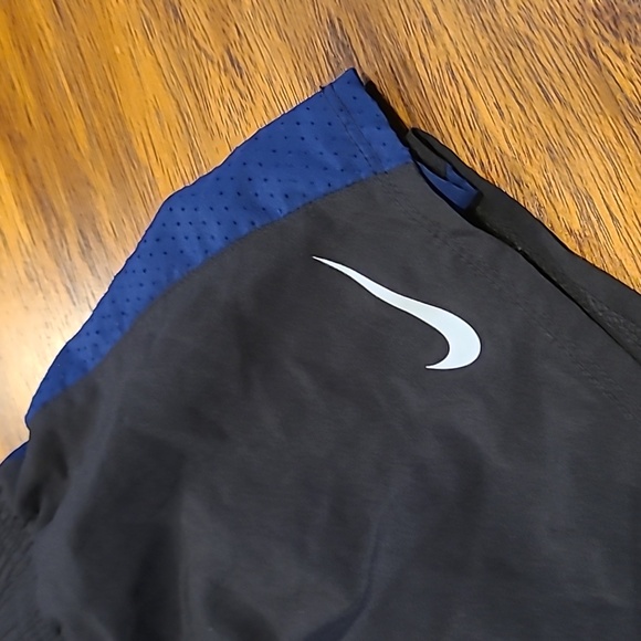 Nike Women's running shorts size small. - Picture 2 of 4